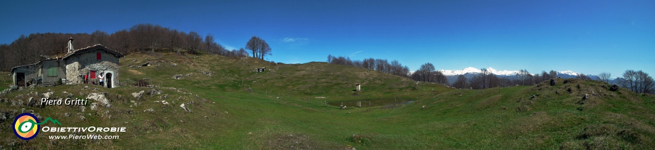 40 Baita Sornadello su un bel panoramico pianoro....jpg